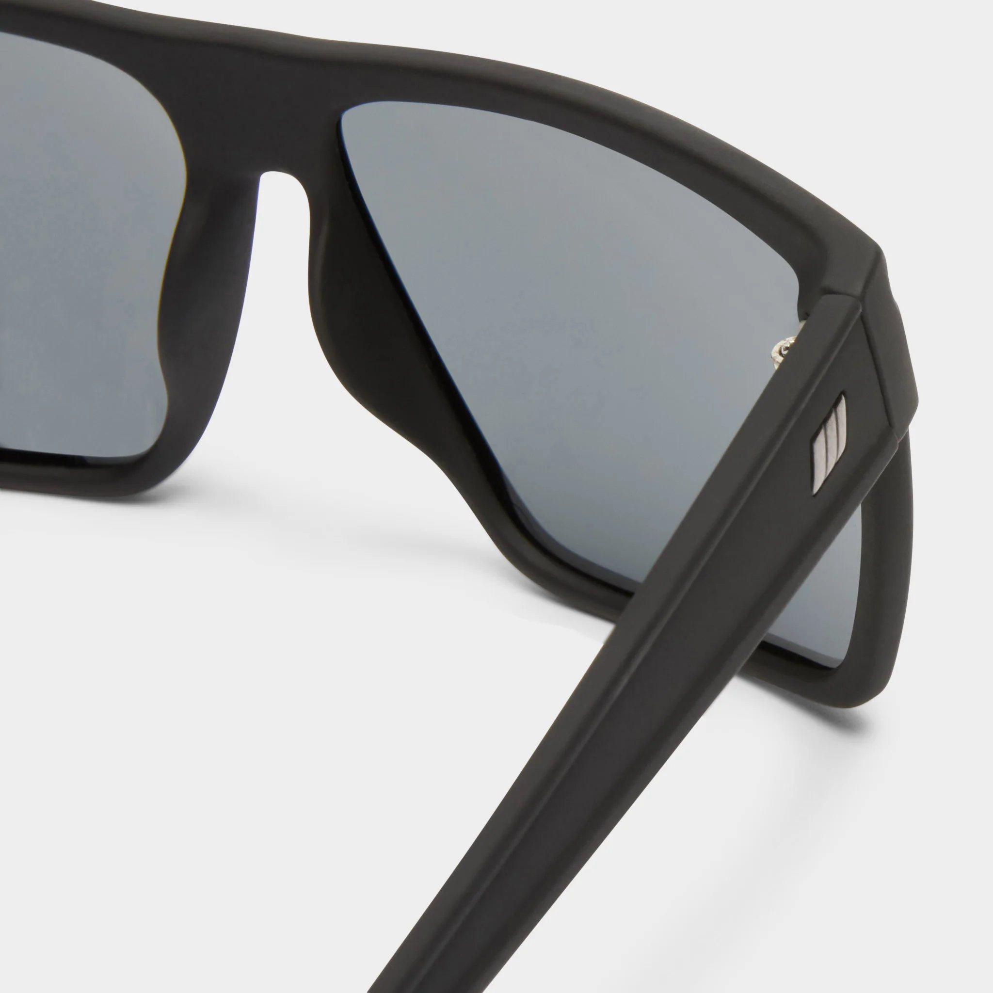 DIRTY MAGIC | BLACK RUBBER POLARISED - Image 4